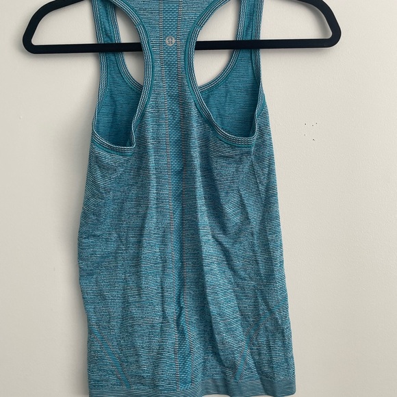 Lululemon Tank size 2 - Picture 4 of 4